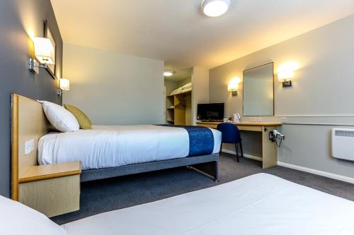 Days Inn by Wyndham Fleet M3 in Fleet Days Inn by Wyndham Fleet M3 in Fleet