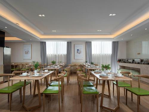 Vienna Hotel (Dongmin Road Nanning) in Xixiangtang Vienna Hotel (Dongmin Road Nanning) in Xixiangtang