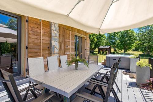 Kert, Modern Alpine Monsalbius Chalet in Baške Oštarije Kert, Modern Alpine Monsalbius Chalet in Baške Oštarije