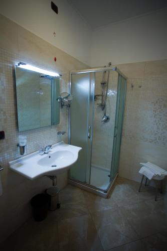 Bathroom, Palace Hotel San Michele in Monte Sant'Angelo Bathroom, Palace Hotel San Michele in Monte Sant'Angelo