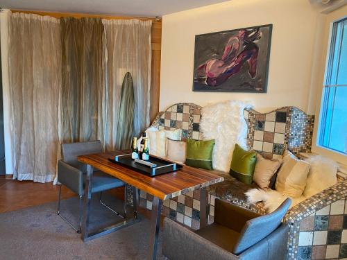 Modernes Alpenapartment mit Sauna Wintergarten und Pool in Adnet Modernes Alpenapartment mit Sauna Wintergarten und Pool in Adnet