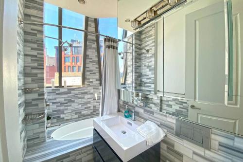 Beautiful 3 Bdrm 2 Bath Private Luxury Townhouse! in Гринвич-Виллидж Beautiful 3 Bdrm 2 Bath Private Luxury Townhouse! in Гринвич-Виллидж