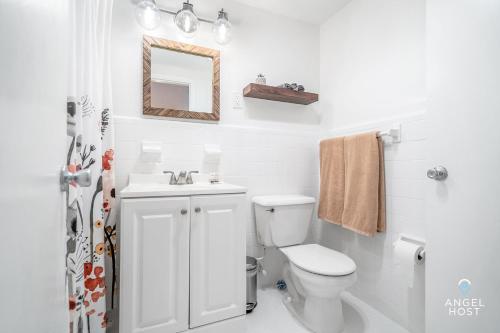 Bathroom, Lovely Stay at Holiday Park by Angel Host near War Memorial Auditorium Bathroom, Lovely Stay at Holiday Park by Angel Host near War Memorial Auditorium