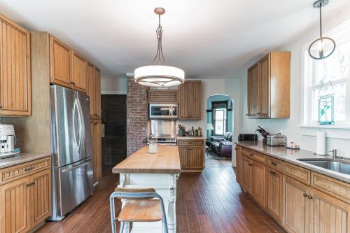 Mountain View Victorian with Convenient Location and Lots of Space tp Play farmhouse in Γουέστ Πόιντ Mountain View Victorian with Convenient Location and Lots of Space tp Play farmhouse in Γουέστ Πόιντ