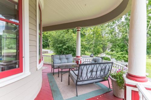 Mountain View Victorian with Convenient Location and Lots of Space tp Play farmhouse in ويست بوينت Mountain View Victorian with Convenient Location and Lots of Space tp Play farmhouse in ويست بوينت