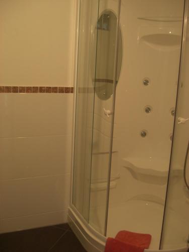 Bathroom, Unterkunft fur Arbeiter und Monteure in Schöngeising Bathroom, Unterkunft fur Arbeiter und Monteure in Schöngeising