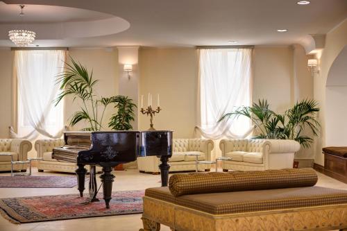 Vestíbulo, Hotel Parco delle Fontane in Syracuse Vestíbulo, Hotel Parco delle Fontane in Syracuse