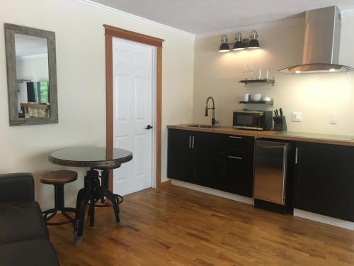 Canadian Rockies Inn - Adults only in Field (BC) Canadian Rockies Inn - Adults only in Field (BC)