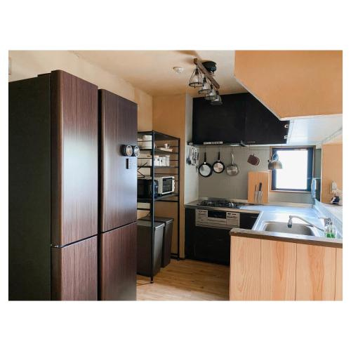 Kitchen, ゲストハウスよるよなか in Kanayama Kitchen, ゲストハウスよるよなか in Kanayama