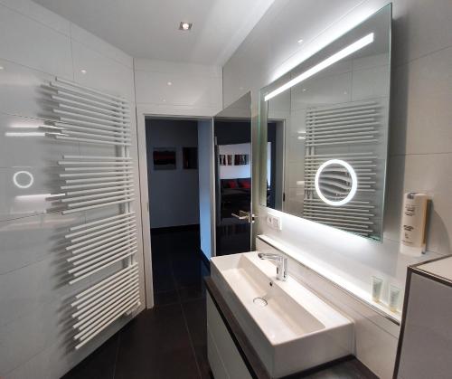 Bathroom, Ihr Ticket ins Grune - Neue, topmoderne 5-Sterne-Ferienwohnung in Bad Kreuznach Bathroom, Ihr Ticket ins Grune - Neue, topmoderne 5-Sterne-Ferienwohnung in Bad Kreuznach