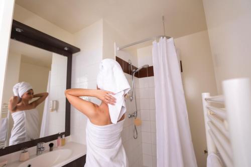 Kupaonica, Aparthotel Adagio Access Orleans in Orleans Kupaonica, Aparthotel Adagio Access Orleans in Orleans