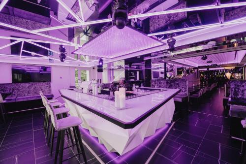 Bar/ Salón, The Place Boutique & Design Hotel Flachau in Flachau Bar/ Salón, The Place Boutique & Design Hotel Flachau in Flachau