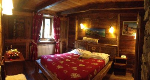 This photo about La Jolie Bergere shared on HyHotel.com