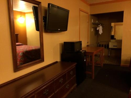 在meiguo.com看到的Budget Inn & Suites的介绍图片