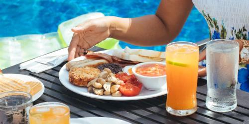 식음료(F&B), The Yorkshire Hotel - SHA Certified in 푸켓 식음료(F&B), The Yorkshire Hotel - SHA Certified in 푸켓