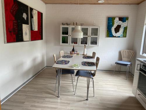 Facilities, Hyggeligt byhus ved glasværkstedet pa Nordmors in Nykobing Mors Facilities, Hyggeligt byhus ved glasværkstedet pa Nordmors in Nykobing Mors