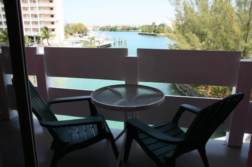 Varanda/terraço, Bell Channel Inn Hotel Bahamas in Freeport Varanda/terraço, Bell Channel Inn Hotel Bahamas in Freeport