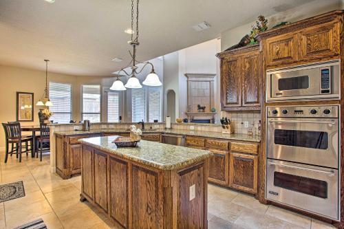 4 Mi to Grapevine Lake Texas Home with Media Room in Flower Mound 4 Mi to Grapevine Lake Texas Home with Media Room in Flower Mound