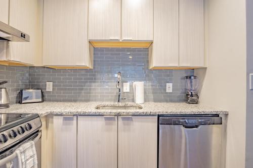 Kitchen, 2 Bedroom Fully Furnished Apartment near Emory University Hospital Midtown in Atlanta (GA) Kitchen, 2 Bedroom Fully Furnished Apartment near Emory University Hospital Midtown in Atlanta (GA)