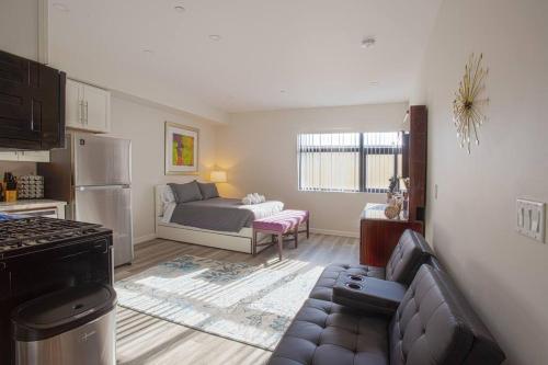 Luxurious Furnished Studio w Full Kitchen in SD near Balboa Park Luxurious Furnished Studio w Full Kitchen in SD near Balboa Park