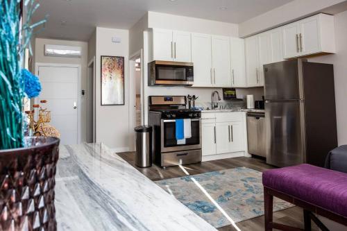 Luxurious Furnished Studio w Full Kitchen in SD near Balboa Park Luxurious Furnished Studio w Full Kitchen in SD near Balboa Park