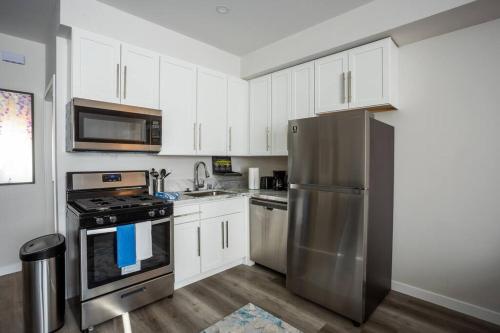 Luxurious Furnished Studio w Full Kitchen in SD near Balboa Park Luxurious Furnished Studio w Full Kitchen in SD near Balboa Park