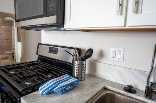 Luxurious Furnished Studio w Full Kitchen in SD near Balboa Park Luxurious Furnished Studio w Full Kitchen in SD near Balboa Park