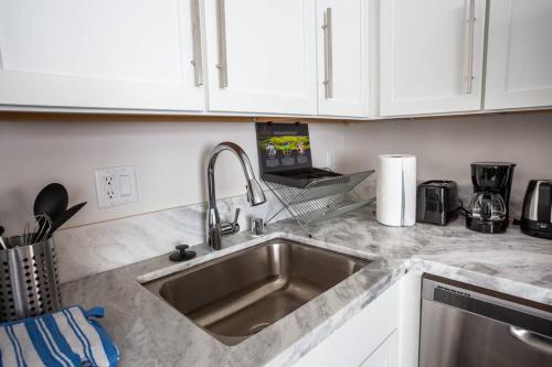 Luxurious Furnished Studio w Full Kitchen in SD near Balboa Park Luxurious Furnished Studio w Full Kitchen in SD near Balboa Park