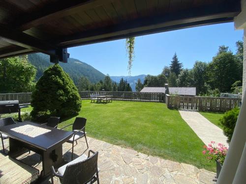 Garden, Appartement Latschen - Ferienhaus in Sankt Oswald Garden, Appartement Latschen - Ferienhaus in Sankt Oswald