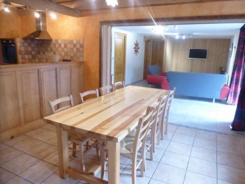 Maison de charme restauree au bord d'un ruisseau avec terrasse, proche activites de plein air et con in Laguiole Maison de charme restauree au bord d'un ruisseau avec terrasse, proche activites de plein air et con in Laguiole