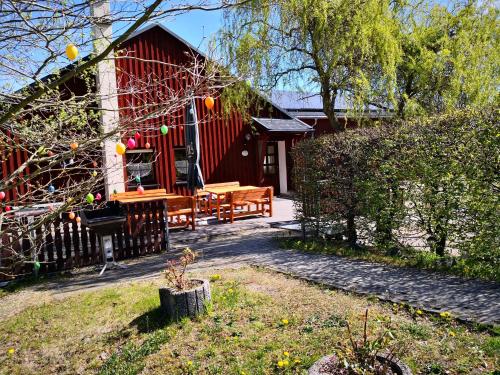 Balkon/Terrasse, Pumphut's Scheune Ferienwohnungen Nr 5 - 9 Nähe Freizeitpark Plohn (Pumphut's Scheune Ferienwohnungen Nr 5 - 9 Nahe Freizeitpark Plohn) in Lengenfeld Balkon/Terrasse, Pumphut's Scheune Ferienwohnungen Nr 5 - 9 Nähe Freizeitpark Plohn (Pumphut's Scheune Ferienwohnungen Nr 5 - 9 Nahe Freizeitpark Plohn) in Lengenfeld