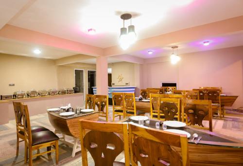 Food and beverages, Smugglers Resort By West Western in Manali Food and beverages, Smugglers Resort By West Western in Manali