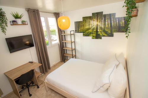 Bed, La Garden Room Logement en Colocation in Le Plessis-Robinson Bed, La Garden Room Logement en Colocation in Le Plessis-Robinson