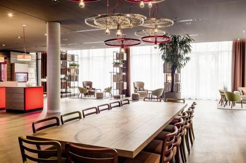 Lobby, IntercityHotel Zuerich Airport in Kloten Lobby, IntercityHotel Zuerich Airport in Kloten