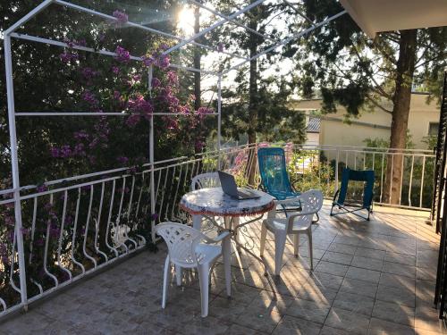 شرفة/ تراس, Mondeno apartments in Utjeha شرفة/ تراس, Mondeno apartments in Utjeha