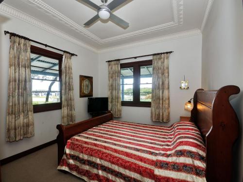 The Lakes Cottage in Tea Gardens The Lakes Cottage in Tea Gardens
