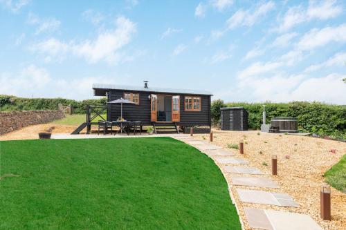 Daisy Park Shepherds Hut in St Martin Daisy Park Shepherds Hut in St Martin