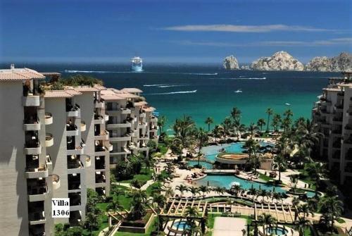 Gorgeous Villa in Cabo with Ocean and Lands End View, private swimmable beach, Pools, sleeps 8 in El Tezal Gorgeous Villa in Cabo with Ocean and Lands End View, private swimmable beach, Pools, sleeps 8 in El Tezal