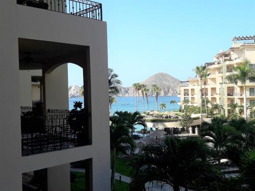 Gorgeous Villa in Cabo with Ocean and Lands End View, private swimmable beach, Pools, sleeps 8 in El Tezal Gorgeous Villa in Cabo with Ocean and Lands End View, private swimmable beach, Pools, sleeps 8 in El Tezal