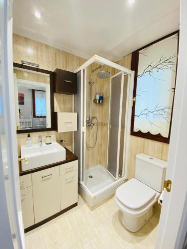 حمام, BILBAO AEROPUERTO in Derio حمام, BILBAO AEROPUERTO in Derio