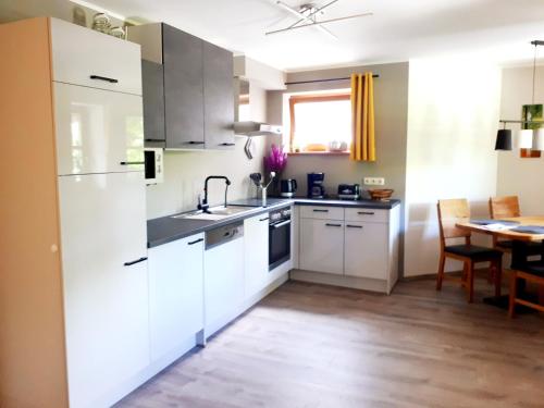 Kitchen, 4 Sterne - Fewo zur Fliegerbank- in der Rhon in Burkardroth Kitchen, 4 Sterne - Fewo zur Fliegerbank- in der Rhon in Burkardroth