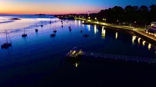 佐巴海濱汽車旅館 (Zorba Waterfront Motel) in 巴特曼斯灣 佐巴海濱汽車旅館 (Zorba Waterfront Motel) in 巴特曼斯灣