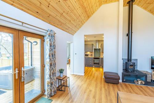 Thistle Lodge 22 with Hot Tub in Beauly Thistle Lodge 22 with Hot Tub in Beauly