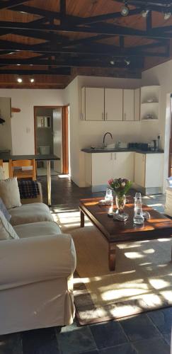 Protea Lodge and Cottage- NO LOADSHEDDING in Lovemore Park Protea Lodge and Cottage- NO LOADSHEDDING in Lovemore Park