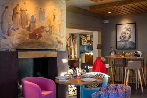 Exterior view, Hillary Hotel in Saint-Martin-de-Belleville Exterior view, Hillary Hotel in Saint-Martin-de-Belleville