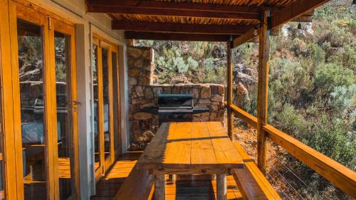 Stonewood Mountain Cabin in Paarl Stonewood Mountain Cabin in Paarl