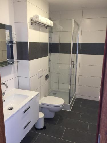 Bathroom, Hotel Denbu in Hamburg Airport Bathroom, Hotel Denbu in Hamburg Airport