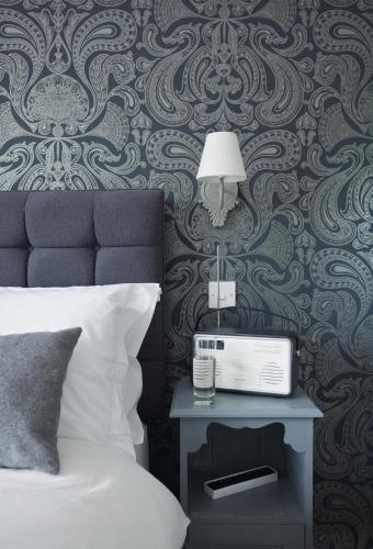 This photo about The Queen's Inn shared on HyHotel.com