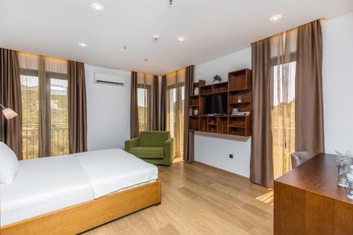 Hotel Plaza Lucice in Petrovac Hotel Plaza Lucice in Petrovac