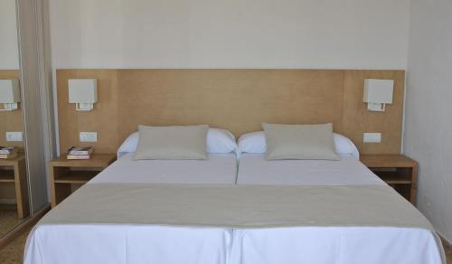 This photo about Apartamentos El Moro shared on HyHotel.com